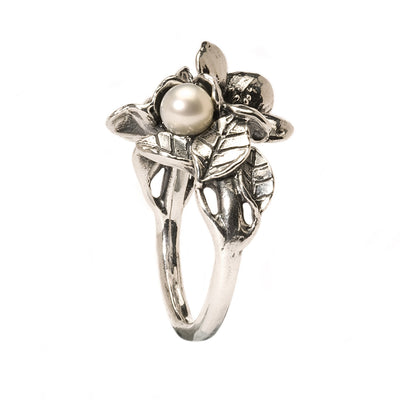 Hawthorn with Pearl Ring, featuring a beautiful design of hawthorn leaves made of silver and a stunning pearl accent, adding a touch of elegance to your jewelry collection.