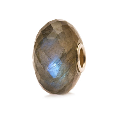 Labradorite gemstone bead with a gorgeous, iridescent tone, adding a touch of natural beauty to your Trollbeads bracelet.