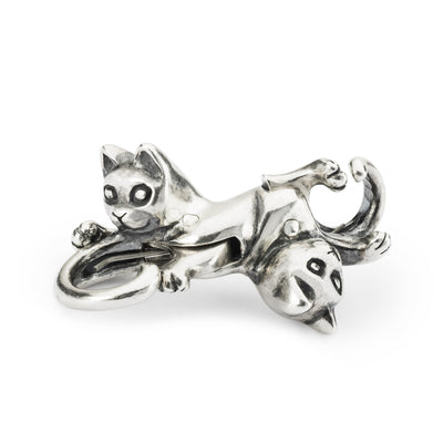 Silver Cats in Love clasp with a whimsical design featuring two cats interlocked to secure your Trollbeads bracelet.