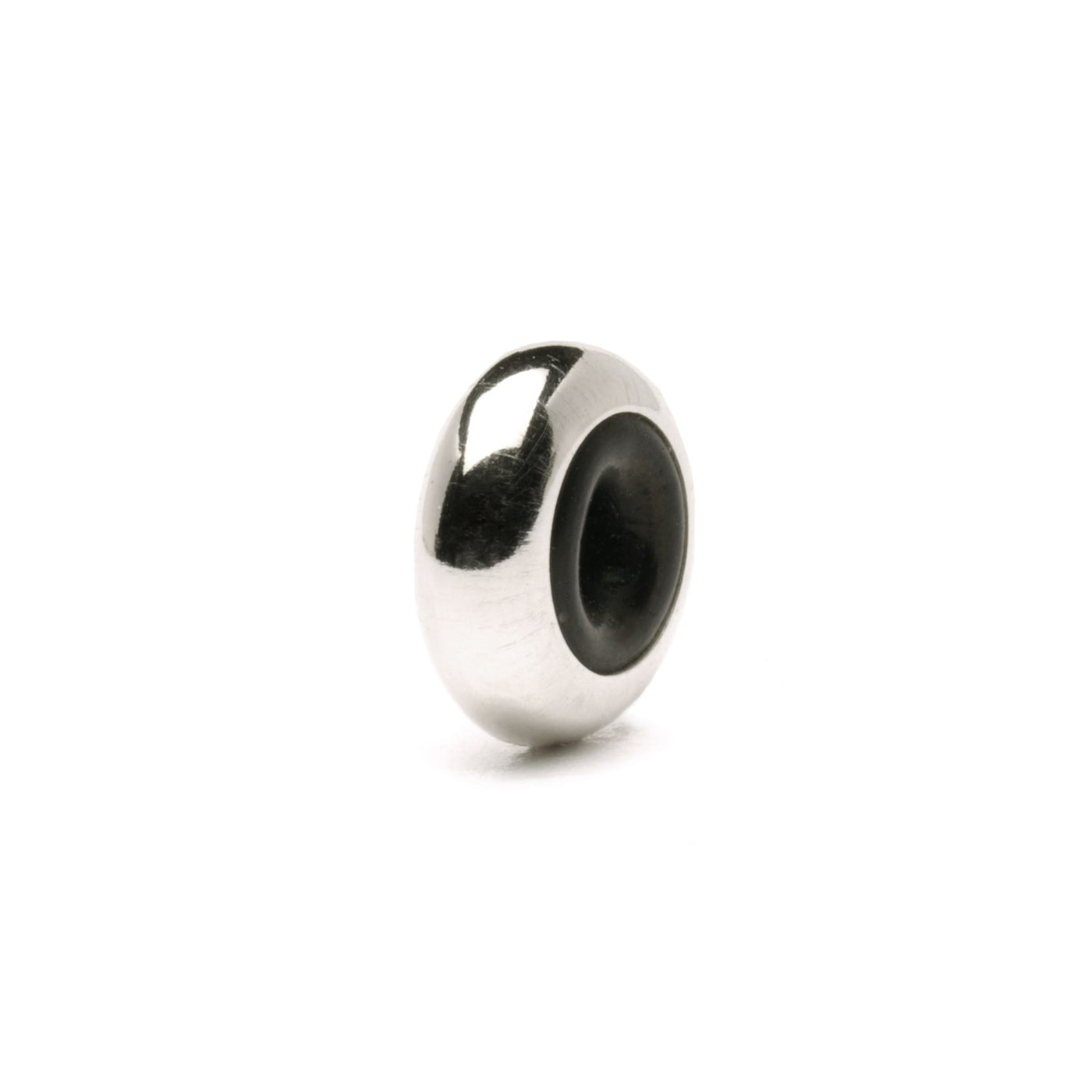 Single silver spacer with black rubber inside that prevents beads from rolling on your bracelet. A simple and elegant addition to your Trollbeads.
