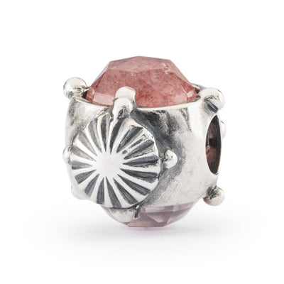Cradle of Heart bead has a faceted strawberry quartz center, surronded by sterling silver with a daisy flower. 
