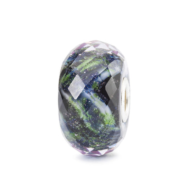 Northern Lights Magic glass bead has a design inspired by the beauty of this natural phenomenon, containing variations of green and blue with a glimmer.