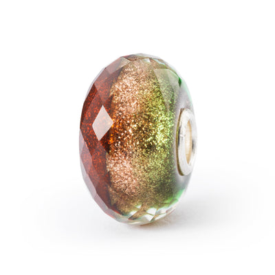 Warm Wishes bead with a faceted shape in red, golden yellow and green with a glittering glow all over it making you think of Christmas.